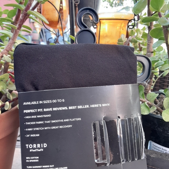 Torrid crop premium leggings - Picture 6 of 10